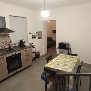 https://apt-grottebianche-sicilian.catania-hotels.net